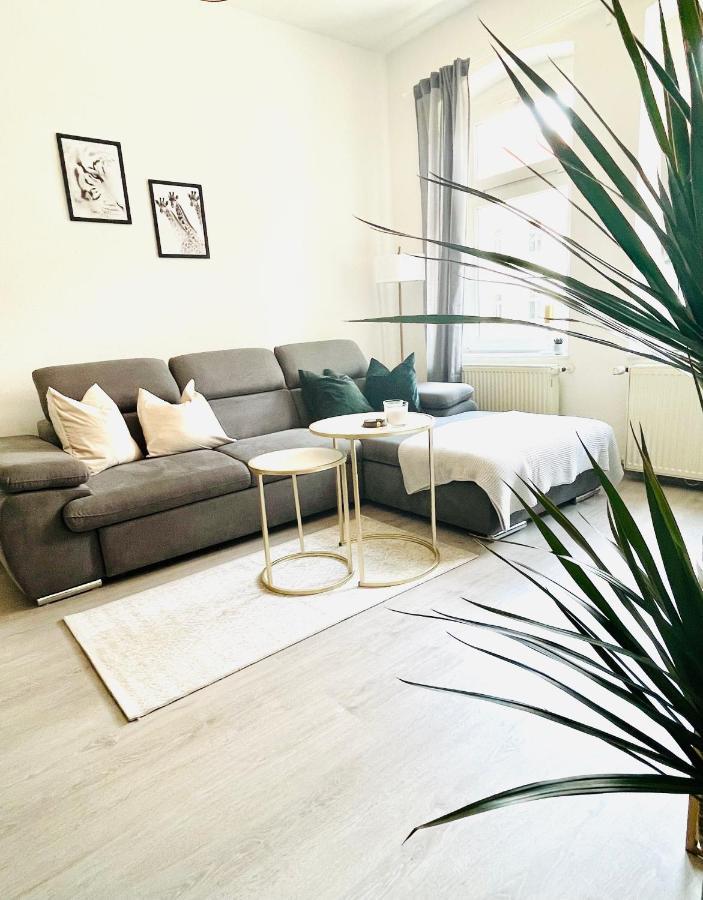 Renoviertes Apartment in zentraler Lage - WLAN, Netflix, Küche und Queensize-Bett für 4 Gäste Erfurt Exterior foto